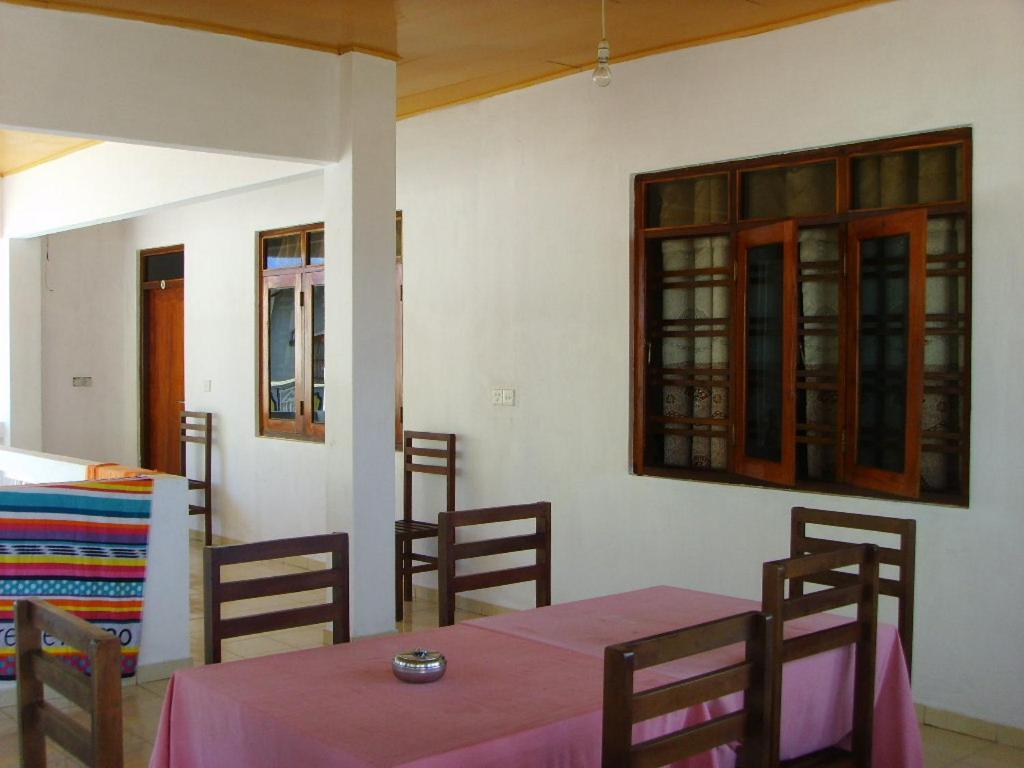 Budde's Beach Restaurant & Guesthouse