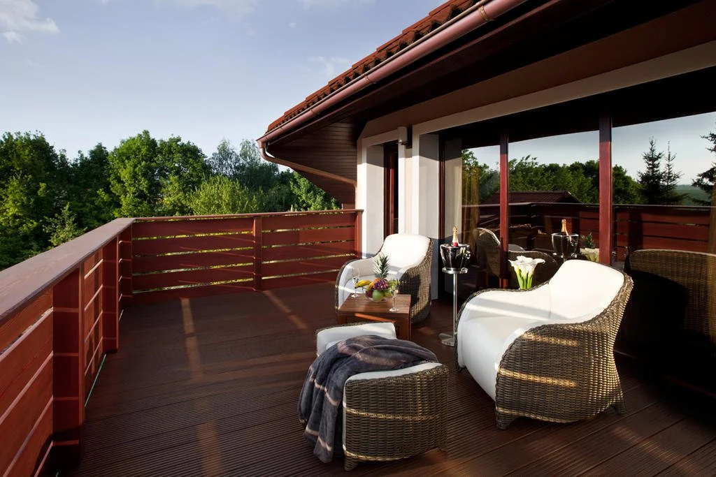 Balcony & Terrace