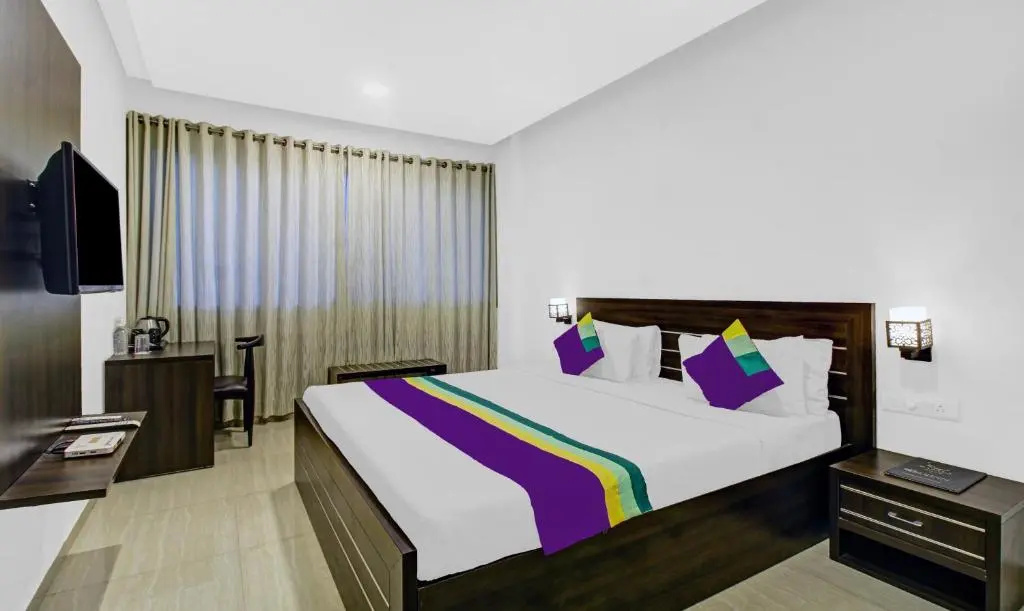 Deluxe Double room (full double bed)