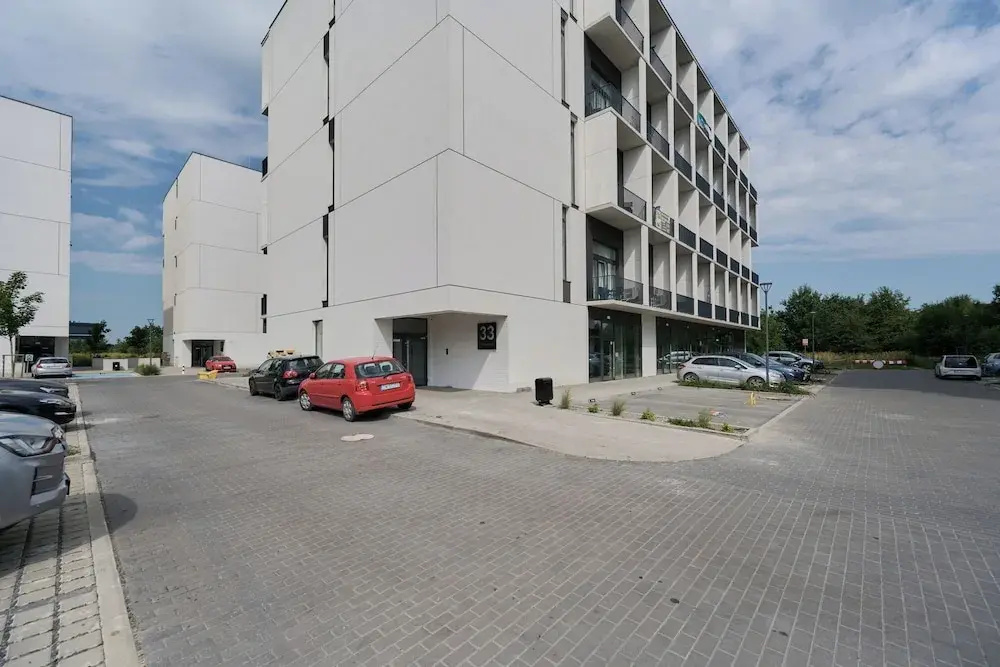 Airport Wroc?aw Apartment by Renters