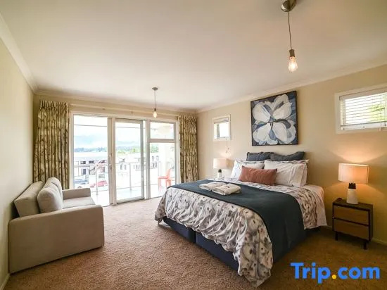 Ohana Tekapo Vista - 3BR, Hot Tub & Stunning Views