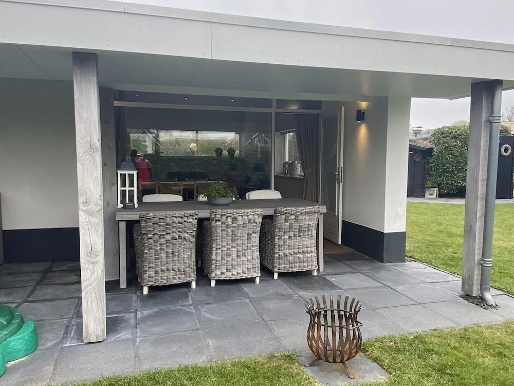 Lovely Holiday Bungalow With Garden