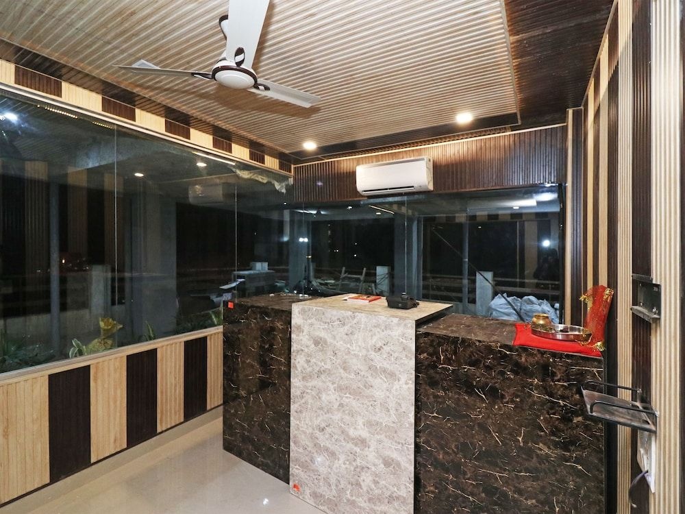 Lobby & Reception