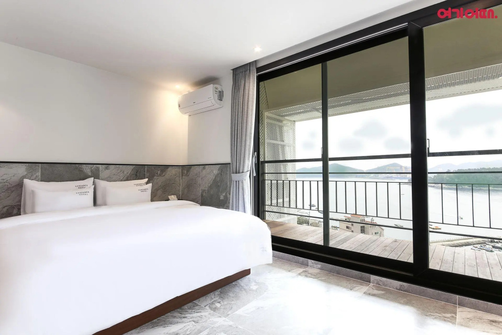 Premium room with ocean view