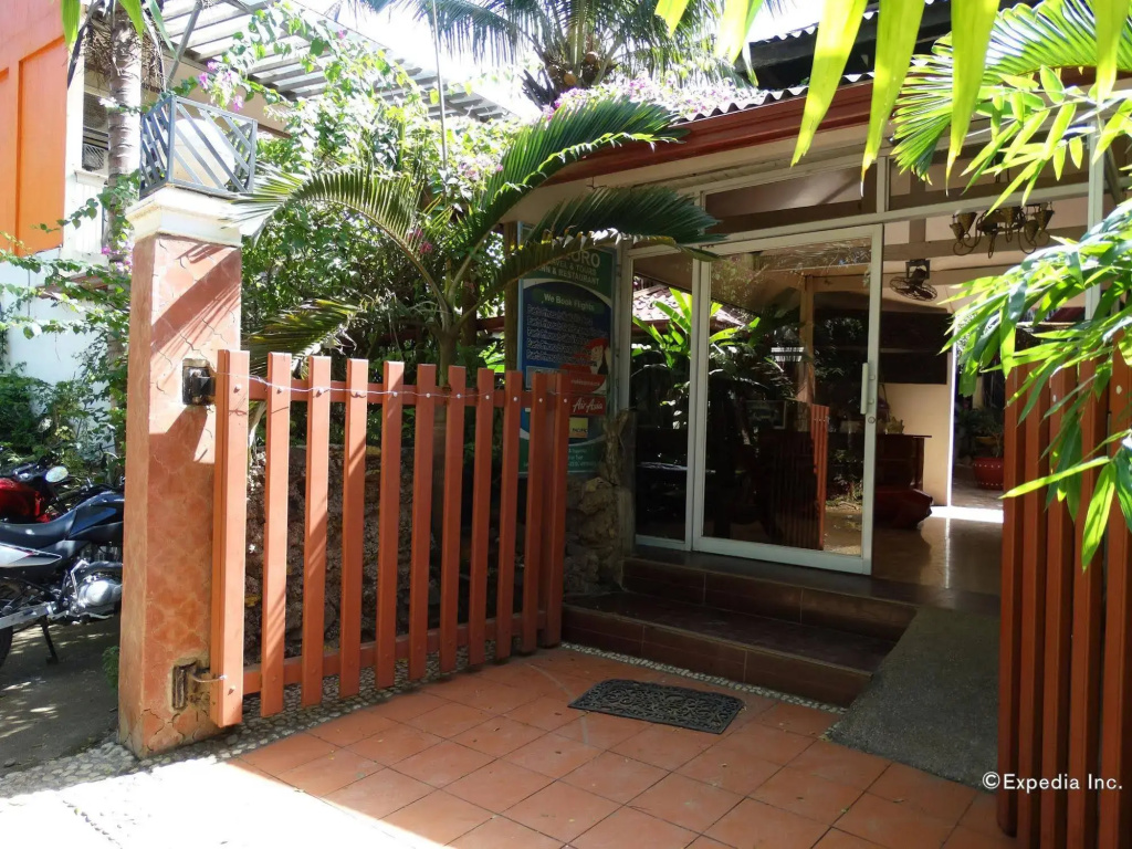 OYO 621 De Loro Inn