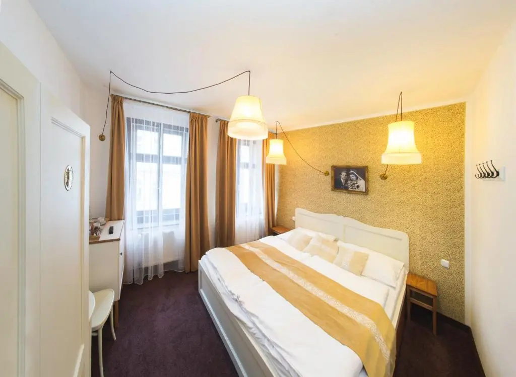 Deluxe Double room (full double bed)