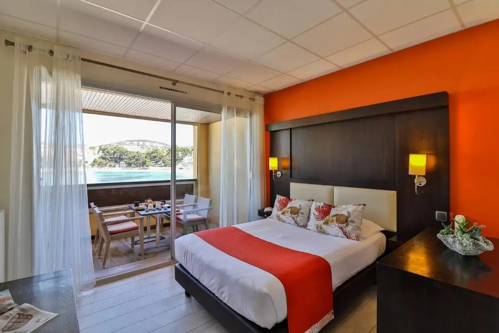 Family Suite with balcony and beachfront