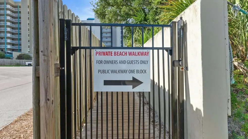 Cozy Family Home - Community Pool, Private Porch, 10-minute Walk to Beach