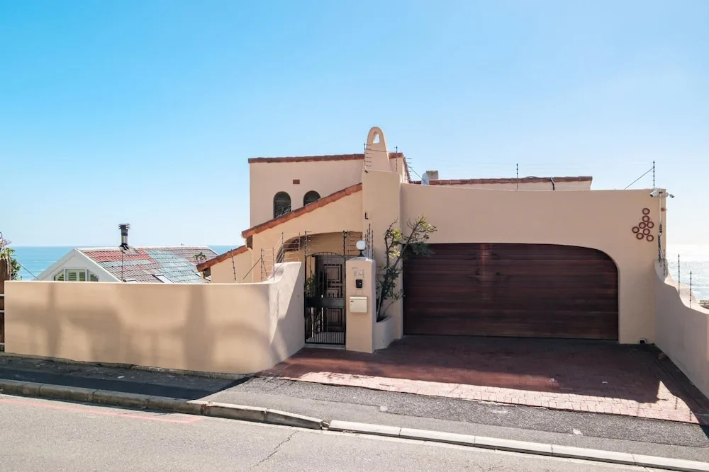 Homely Sea Point 3bd Villa w Garden Pool Kaya Eden