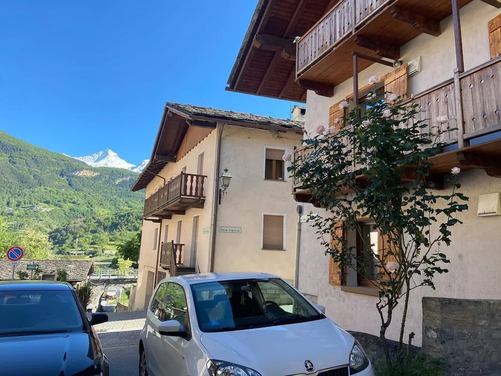 Bright Newly Renovated Apartment Cir Vda Saint-pierre 0014