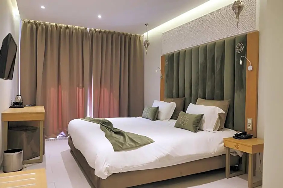 Deluxe Double room (full double bed)