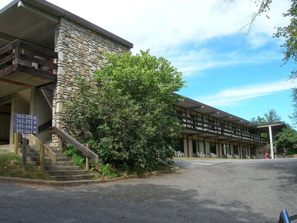 The Mountaineer Inn