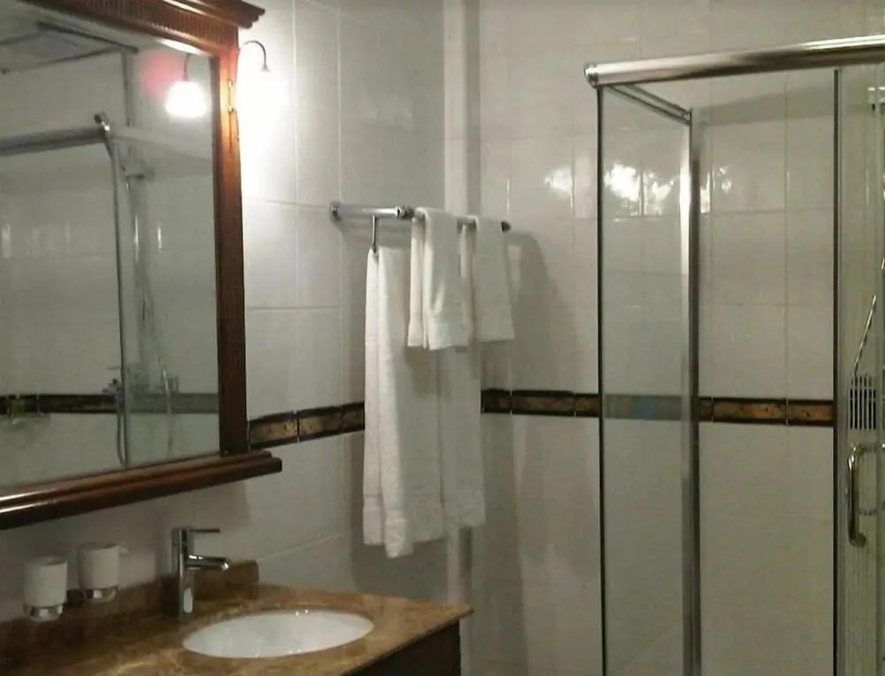 Deluxe Double room with garden view (full double bed)