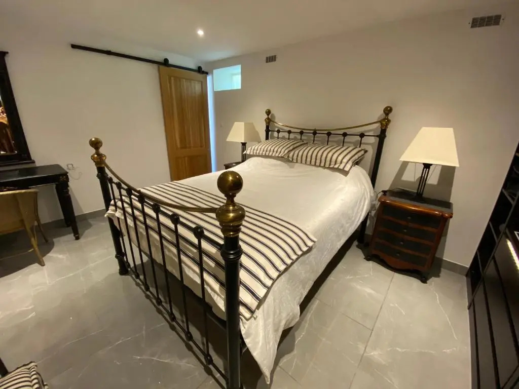 Amity. Exclusive poolside garden apartment