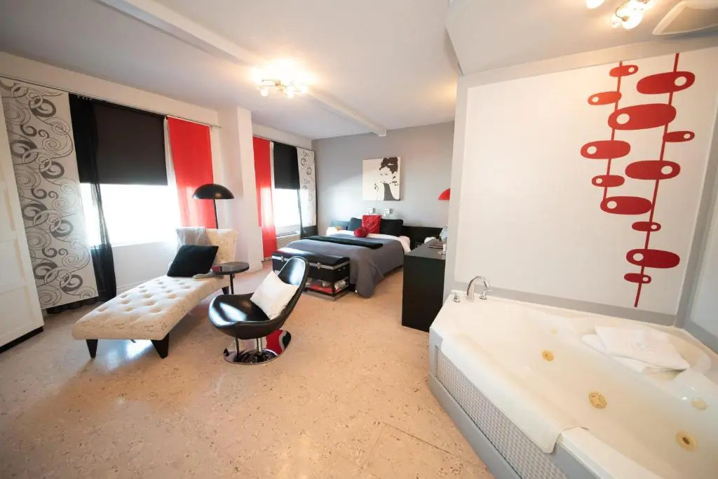 Superior Double Suite (full double bed)
