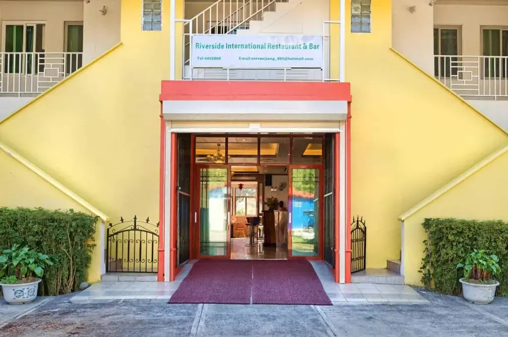 Riverside Hotel