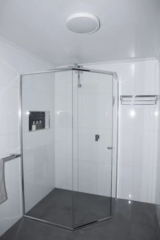 3 Bedrooms Apartment