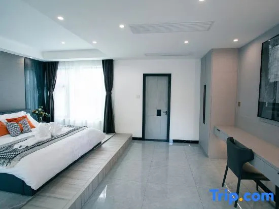 Deluxe Double room (full double bed)