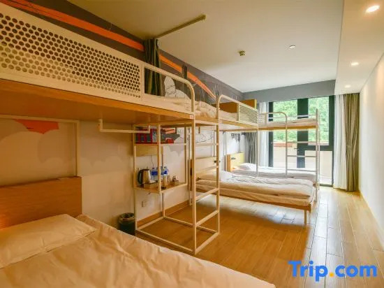 Кровать в общем номере в Zhangjiakou Yunding Miyuan Prince Hotel