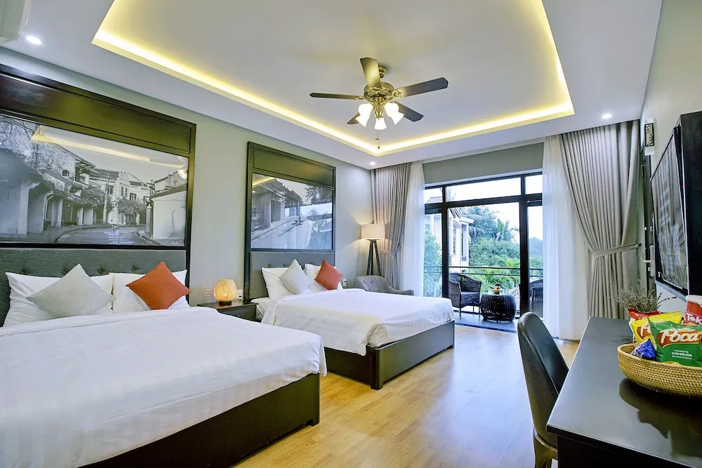 Standard Quadruple Family room with view