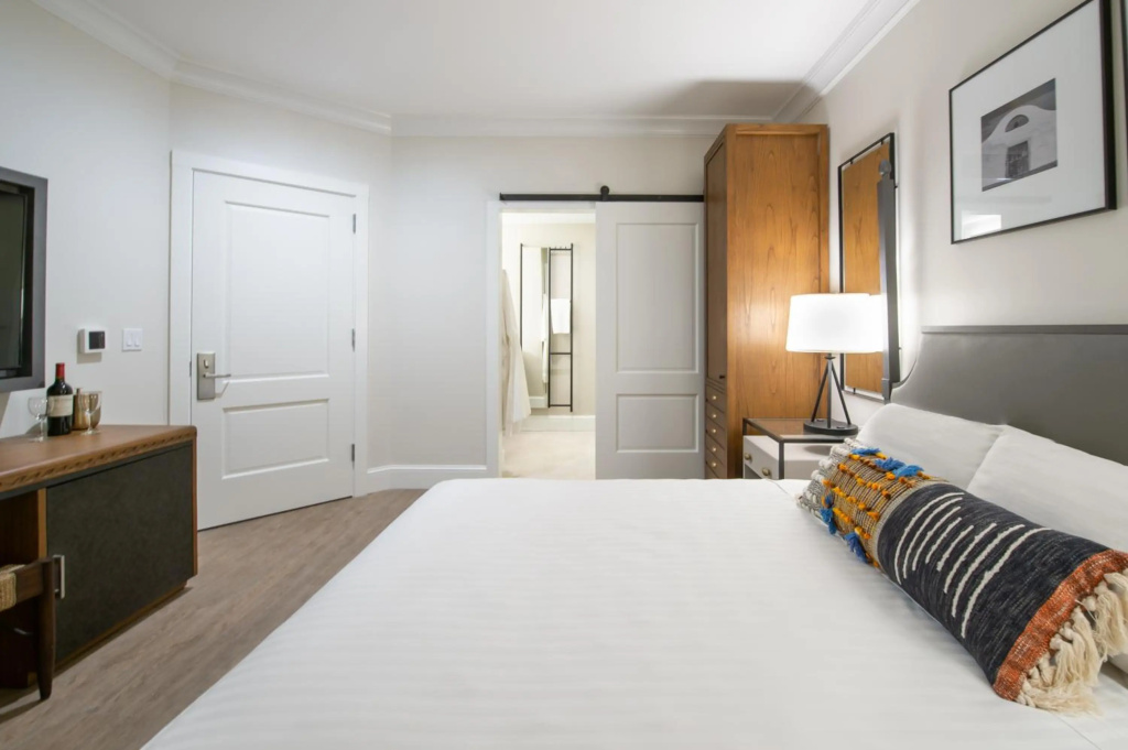 Hotel E — 2