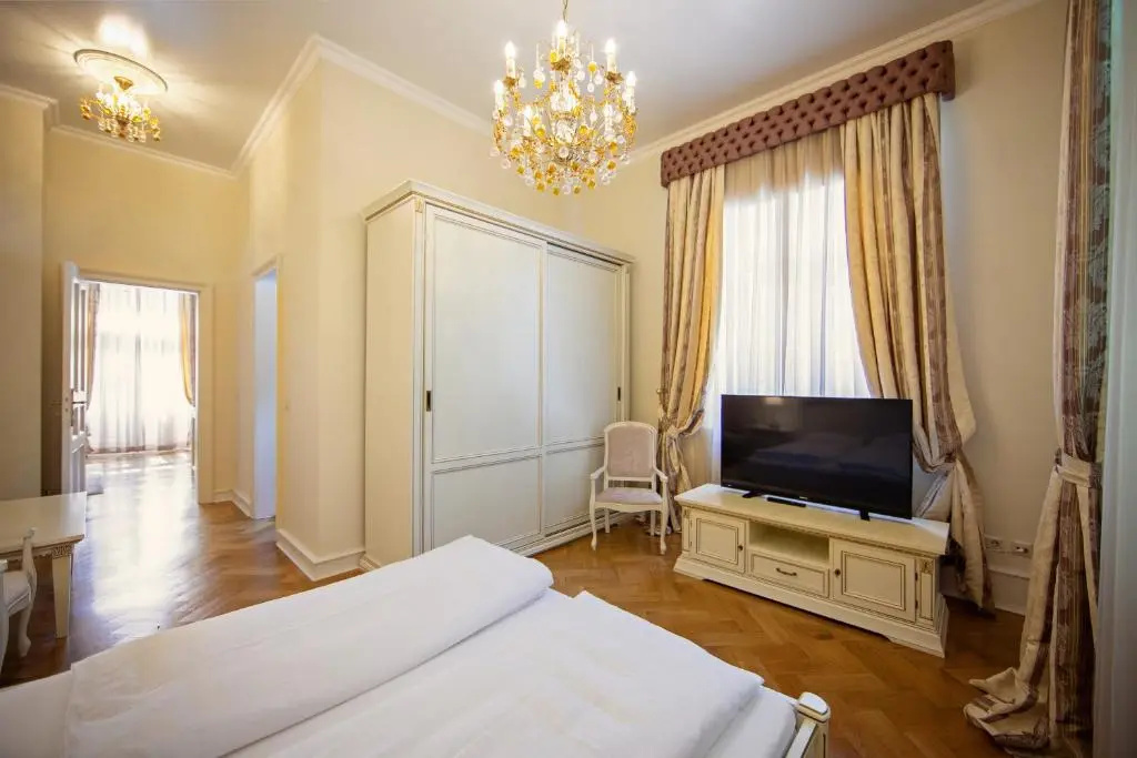 Apartment with garden view