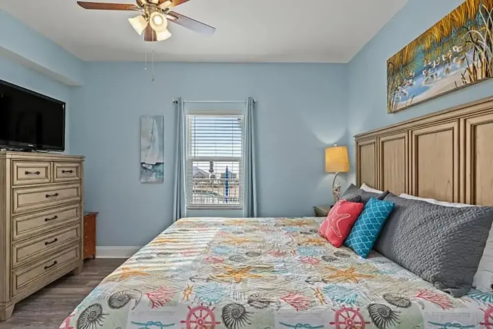 Laketown Wharf 402
