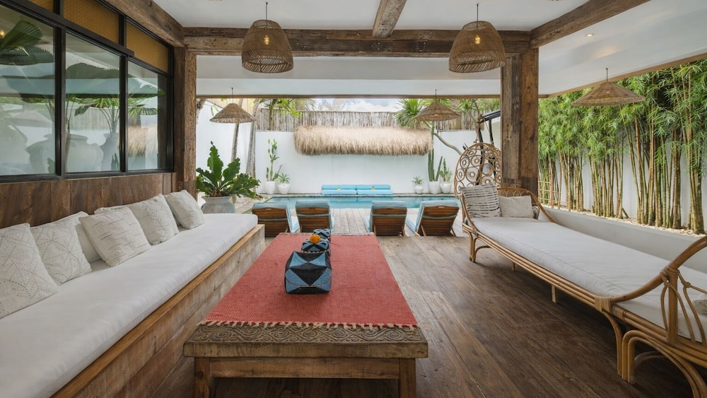 4 Bedrooms Family Villa