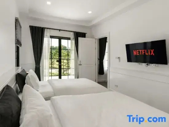 2 Bedrooms Villa with lake view
