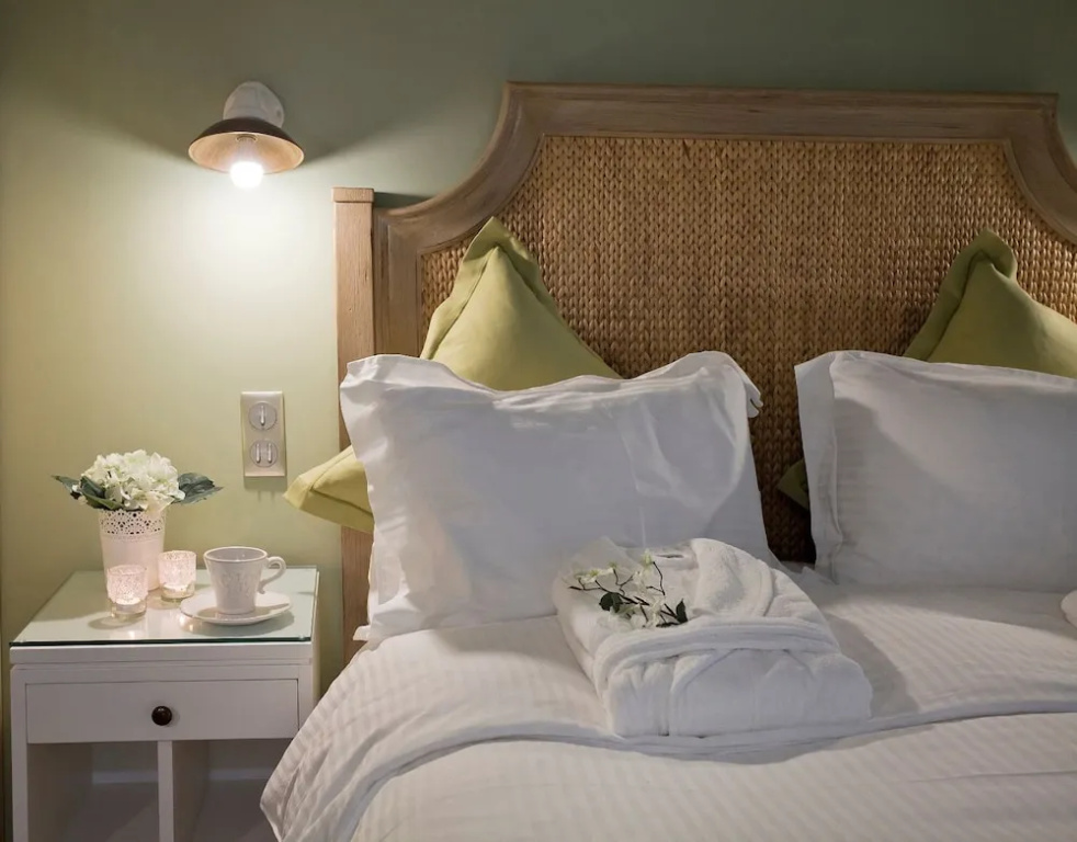Superior Double room with balcony (full double bed)