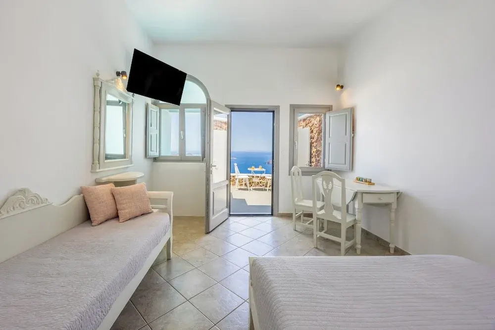 Standard room with mountain view