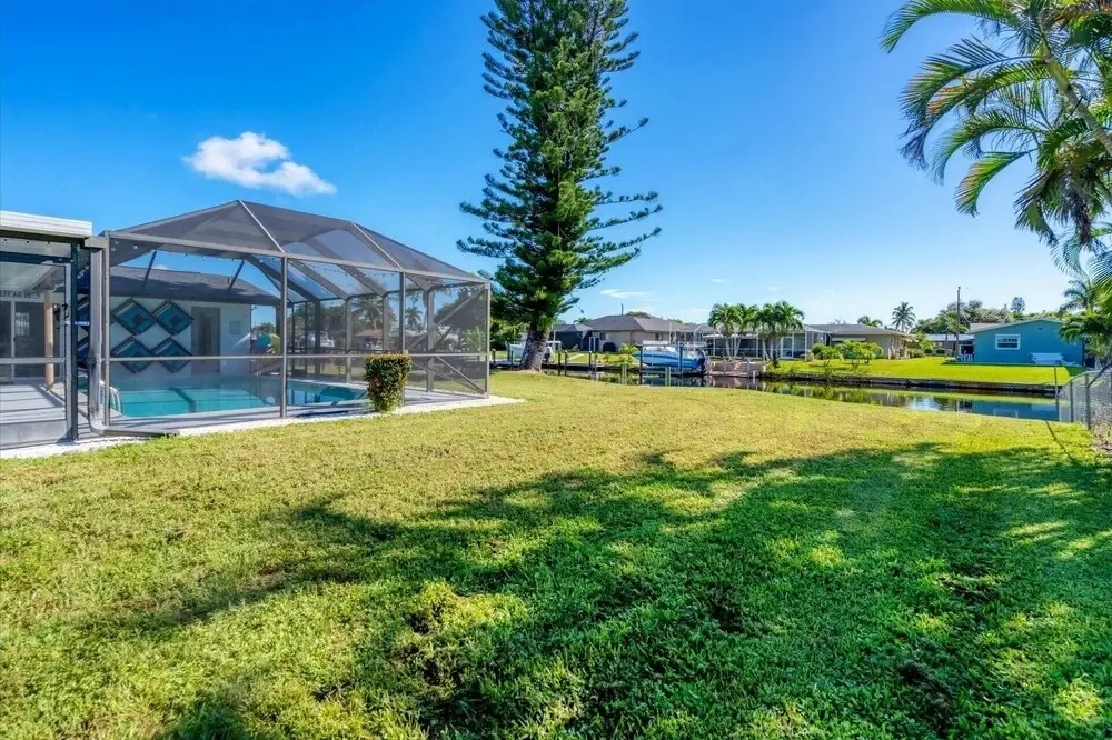 Cape Coral 3 Bedroom Private Pool Home - Canal Access 3 Home
