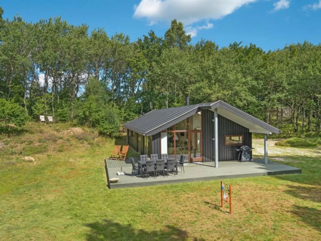 "Thorine" - 750m from the sea in NE Jutland