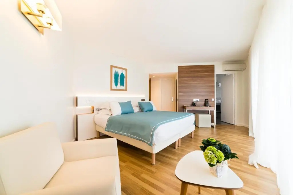 Deluxe room with sea view