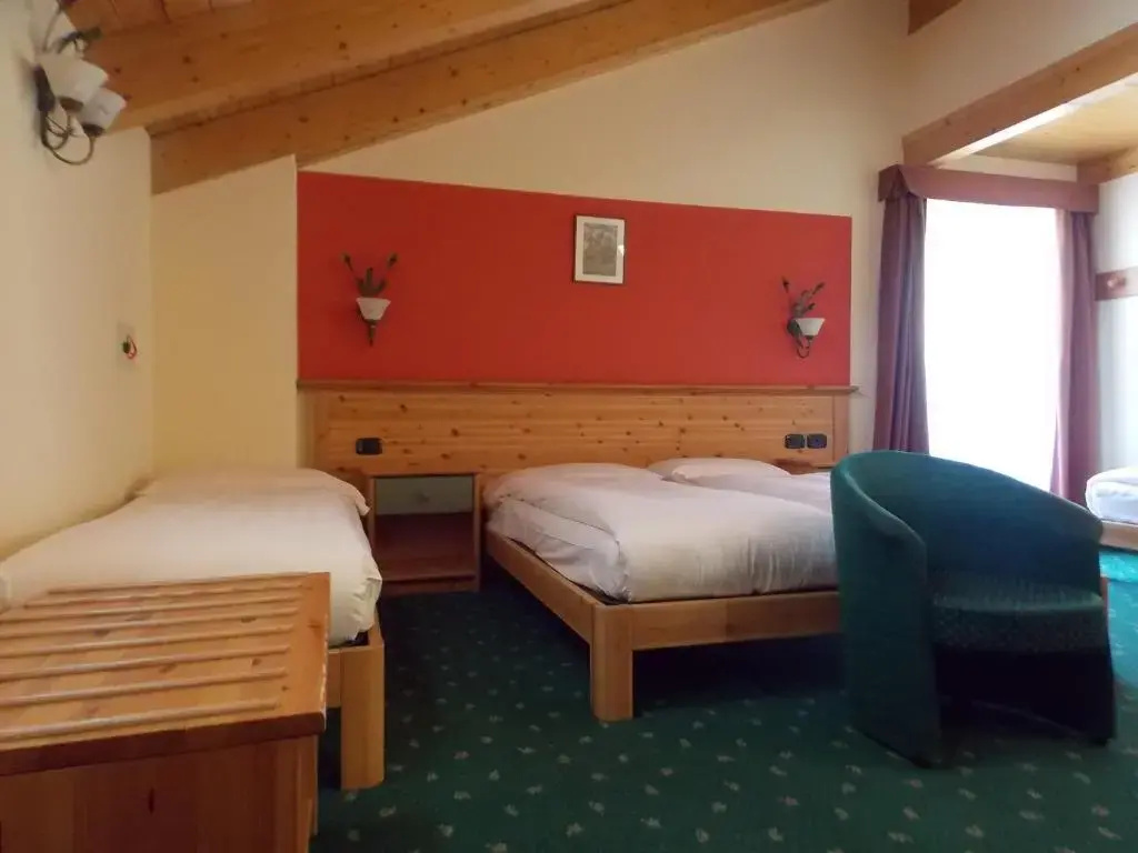 Standard Quadruple room with balcony