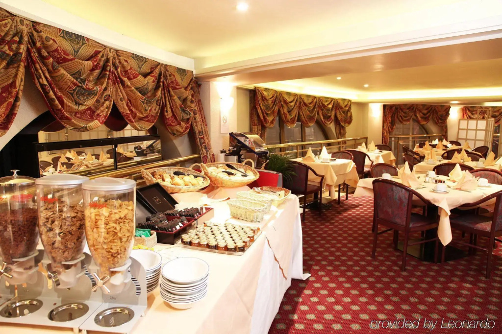 Hotel photo 12