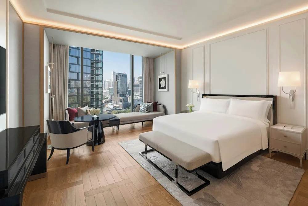 Отель The Ritz-Carlton, Bangkok в Бангкоке