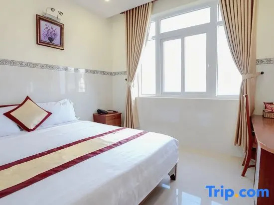 Deluxe Double room with city view (full double bed)