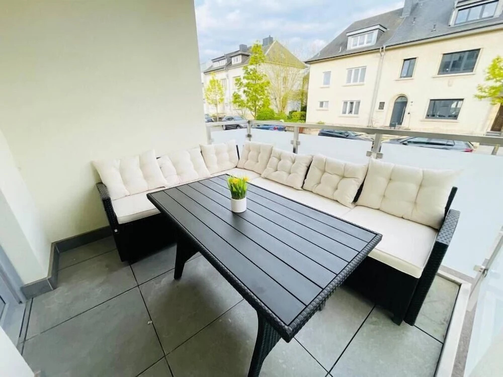 3 bedrooms in Center Terrace & Parking