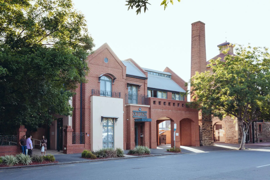 Majestic Old Lion Apartments
