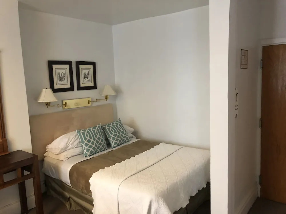 Classic Quadruple room