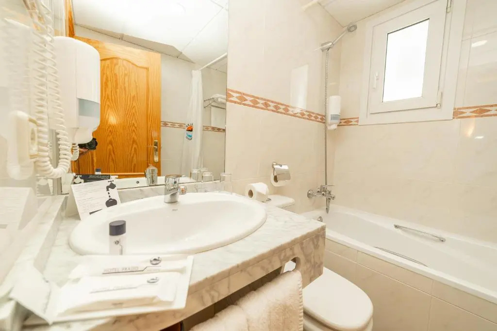Standard Double room with partial sea view (full double bed)