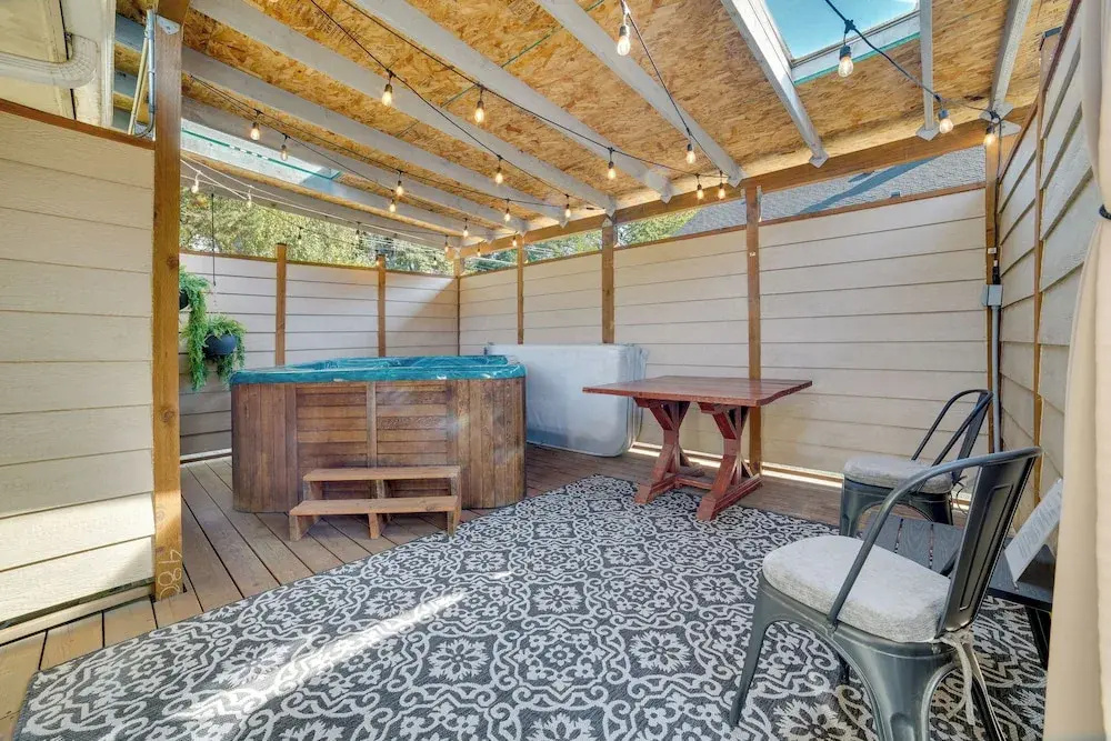 Hot Tub, 5 Mi to Lumen Field! Newly Updated Home