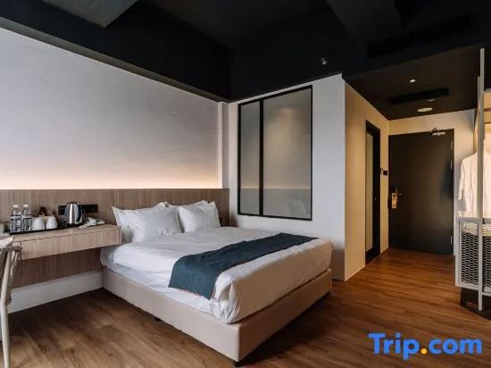 Deluxe Double room with balcony (full double bed)