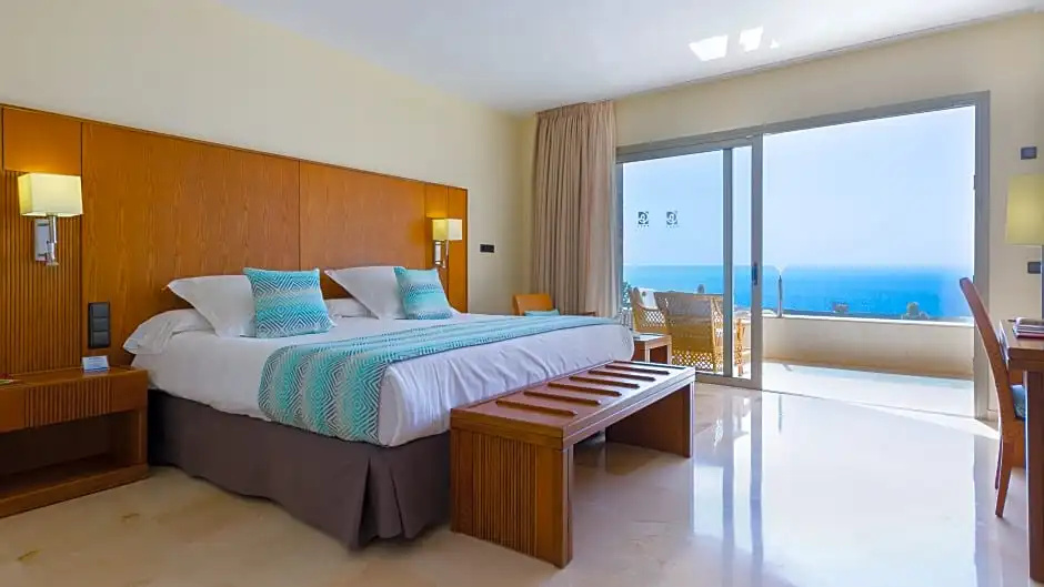 Double room (full double bed)
