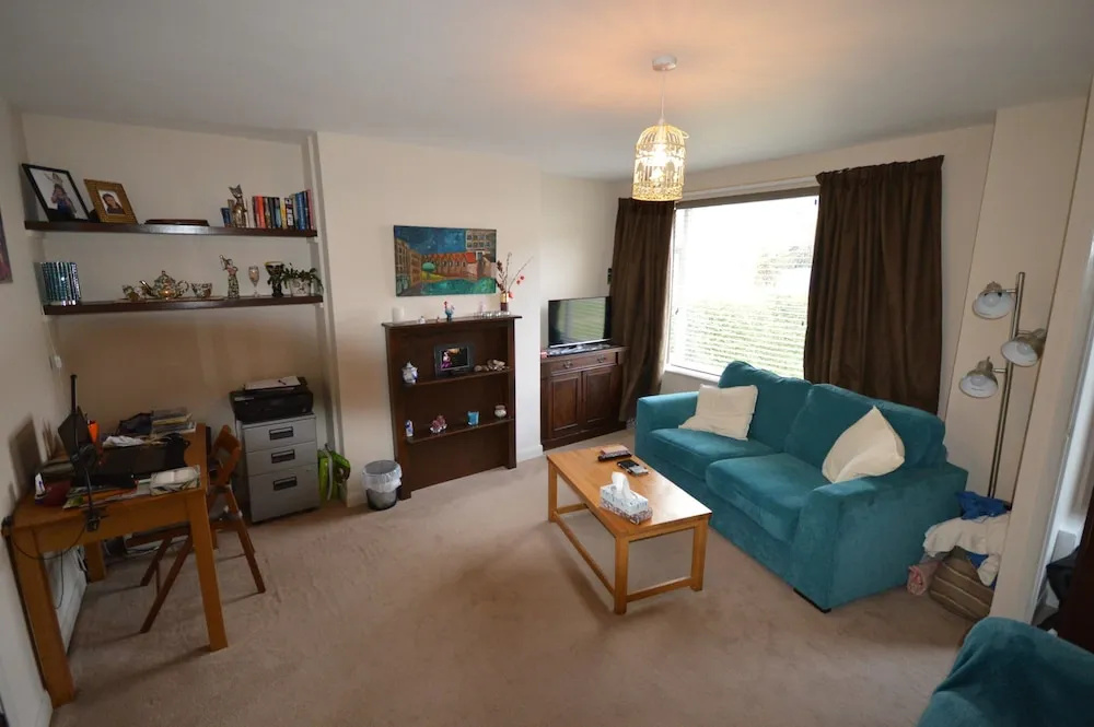 2 Bedroom Charming House With Free Parking