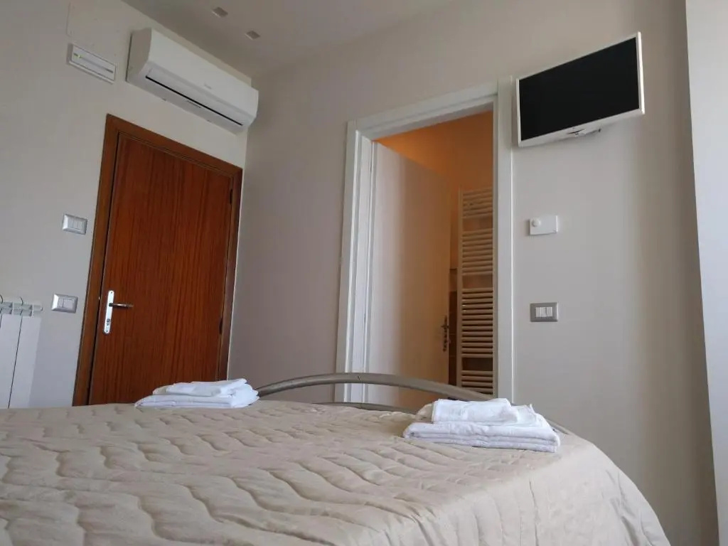 Standard Double room (full double bed)