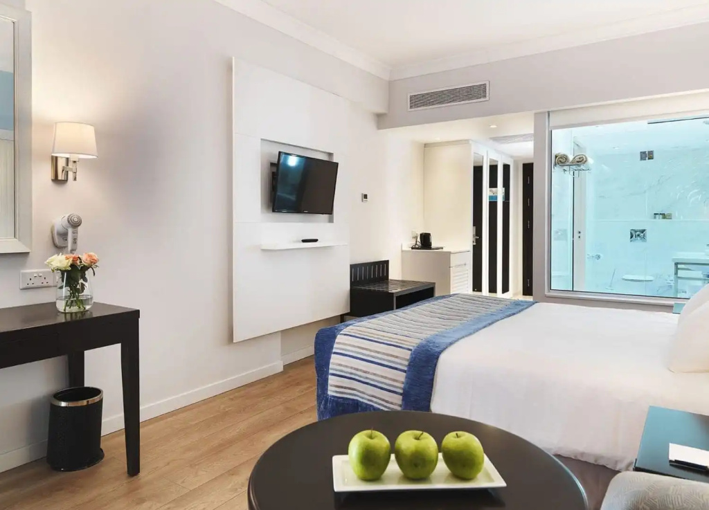 Deluxe room with inland view