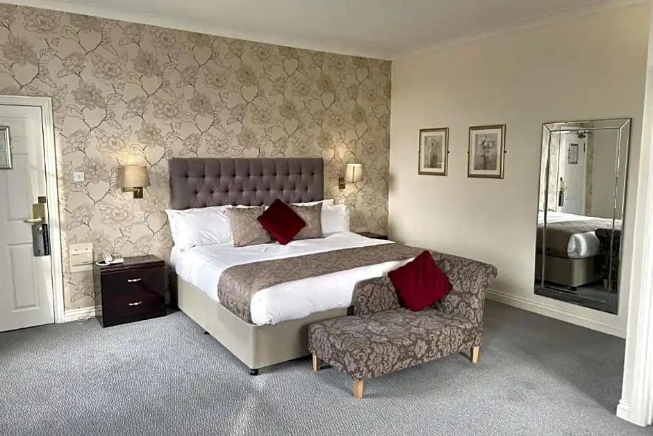 Superior Double room with courtyard view full double bed