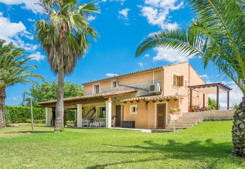 5 Bedrooms Villa